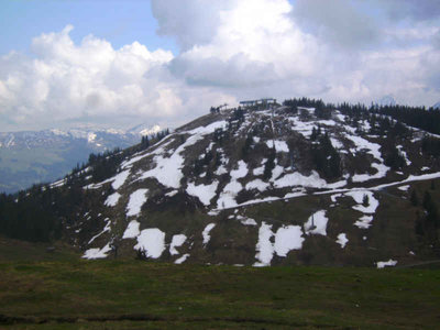 noch  relativ viel schnee auf der Eibergpiste