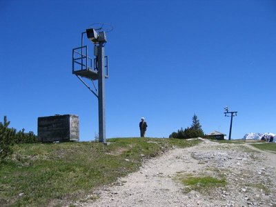 Gipfellift mit der letzten noch stehenden Schlepper-Stütze. Diese wird für Funkantennen genutzt.