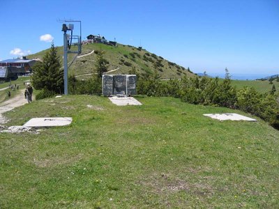 Abgebaute Umlenkstation vom Gipfellift.