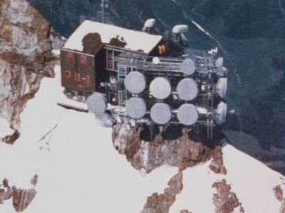 Station vom Helikopter aus. Bild wurde als Postkarte abgegeben