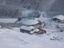 Das Skizentrum mit dem restaurant Angertal 1180