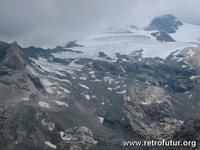 2010: Blick auf den Scerscen Inferiore vom Rifugio Marinelli aus. Übrigens bestes Essen dort bei genialem Wein. HP wie in allen echten Rifugis um die 40 Eur...