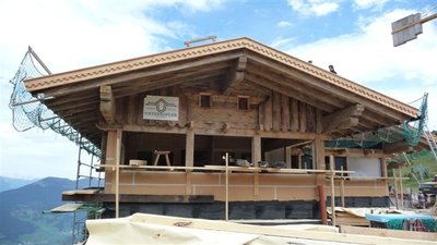 hier was näher. links gehts ins tal runter. der ausblick wird super sein. zwar nicht so schön wie im masner-kessel, aber super blick.