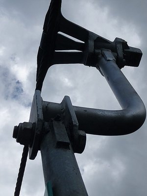 Die Klemme des Sessels, der uns auf den Berg beförderte.