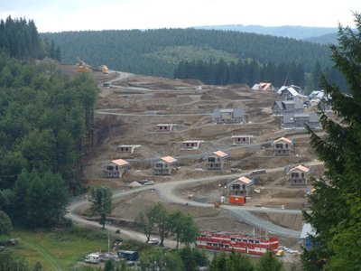 Landal-Park. Links oben die Bauarbeiten an der vermuteten Bergstation