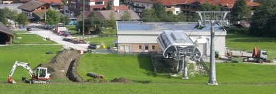 Das wird aber eher eine kurze Beschneiung? An der Talstation Lanerköpflbahn.