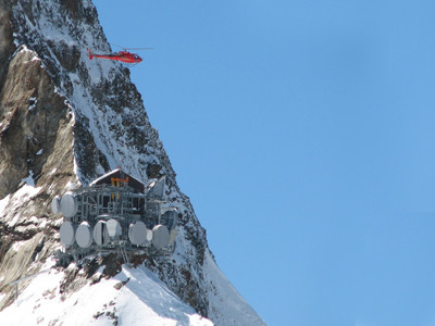 Die oberste Etage der Richtfunkebenen wurde bereits entfernt. Ende Jahr steht bis 2013 nur noch die unterste Etage.