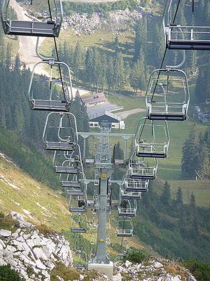 Die neuen Sesseln sind montiert.