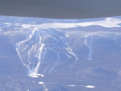 Nördlicher Teil Mont Tremblant. Der südliche Teil des Skigebietes ist noch größer als der Nördliche und bietet ein tolles Panorama auf den unter dem Skigebiet gelegenen See.