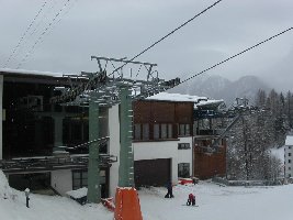 Talstation Serfaus. Vorne Komperdellbahn, hinten Alpkopfbahn