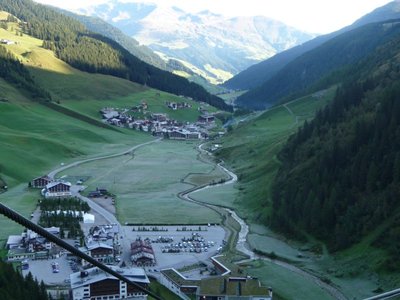 Gletscher Bus 1 - Parkplatz wegen Überfüllung geschlossen.JPG