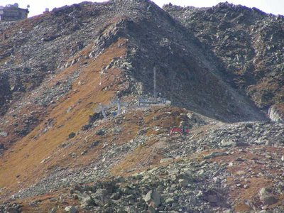 Berg. Wenn ich es richtig gesehen habe kommt der Antrieb in die Bergstation. Energieeffizient mag das zwar sein aber sonst ist das ein völliger Quatsch.