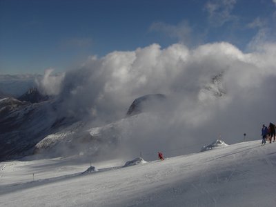 Föhnsturm... Die Wolken lösten sich aber ab Abfahrt Fernerhaus immer auf