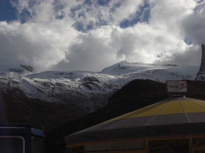 Typische Ansicht für den Tag. Kasserer in der Sonne, Rest in Wolken