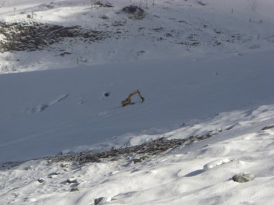 Abfahrt 11: Gletscherspalten werden zugeschüttet. Im Vordergrund der noch z.T. schneefreie Rückweg Kasserer zu Fernerhaus