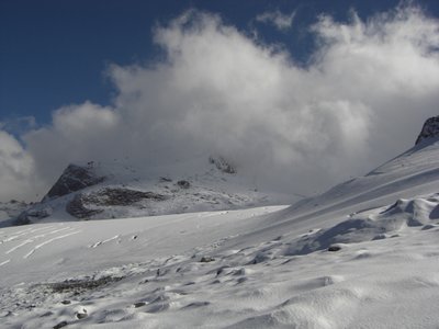 nochmal Föhnsturm: Typisch für Montag: Gefrorene Wand + Olperer in den Wolken, der Rest sonnig