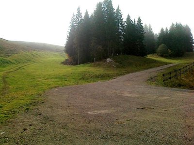 Hier kommt links die verbreiterte Umfahrung des Steilstücks an