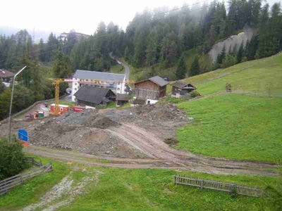 Erdarbeiten am Ende der Waldabfahrt - wissen wir was das wird?