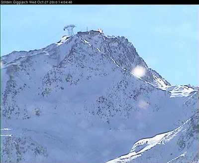 oben am Anfang der stütze erkennt man eine gondel...