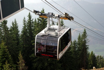 Kabine bei der Einfahrt in die Bergstation