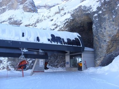 in den Fels gebaut.jpg