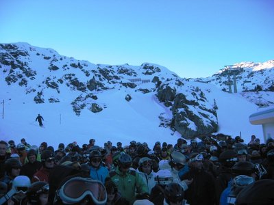 Bis hierher reichte die Menschentraube. In der Außenkurve war man in 15 min durch