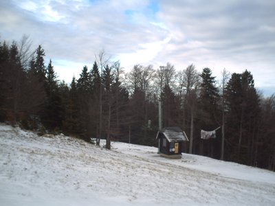 Und dann sah ich auch noch dieser Schlepper, der Zigart. Der muss schon zeit eine lange Zeit hier stehen. Leider hatt er nicht gelaufen.<br /><br />Nach noch verschiedene malen die Pisker gefahren zu haben bin ich dann zuruck nach Bolfenk gegangen und dann zum Tal nach Radvanje, die Talabfarht zum Gondel war gesperrt. <br /><br />Alles zusammen: Toller Schitag.