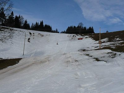 Bei der steilen Piste vom Tonhofer- zum Mühlwiesenlift mußte man auf kleine erdige Stellen aufpassen.