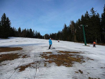 Ebendort - Betrieb wird nach Beschneiung wieder aufgenommen.