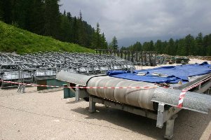 Abgebauter alter Lift, fixer DM 3er mit Förderband. Wo kommt er nun hin ???