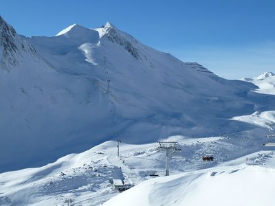 Unser nächstes Ziel, der Pezid. Tolle Bahn, ich erinnere mich mit Grauen an den elend langen Schlepper früherer Tage...