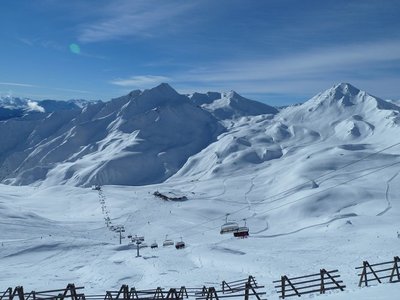 Nochmal der Masner-Schneekessel. Einfach schön dort hinten. Eine Verbindung vom Mindersjoch aus nach Samnaun ist meiner Meinung nach das letzte, was SFL bräuchte.