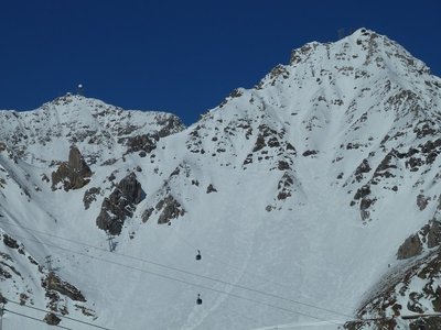 Und weil's so schön war, nochmal die beiden Bahnen mit ihren spektakulären Trassen. Leider blieb es wegen Zeitmangel bei einer Fahrt mit der Schindlergratbahn. Aber wenigstens sind wir sie einmal gefahren, bevor sie möglicherweise Geschichte ist.