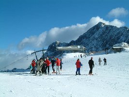 Dahinter die Bergstation der 4 KSB Vitellli (Agamatic)