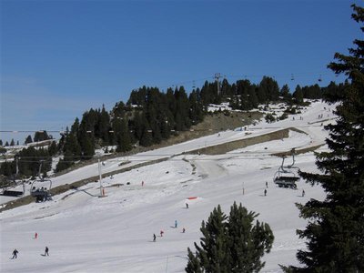 Blick aus der SB Arselle; Im Hintergrund Teil des geschlossenen Kids Funparcs (Boxen waren noch offen und gut zu fahren); Im Vordergrund KSB Bachat Bouloud; dahinter KSB De La Berangere