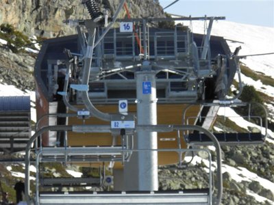 Bergstation Bachat Bouloud; wie die EUB-Station sind diese nett mit Holz verkleidet