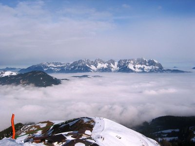 Dicke Nebeldecke unterhalb von ca. 1100 m. Gut, dass wir nicht in die Skiwelt gefahren sind.