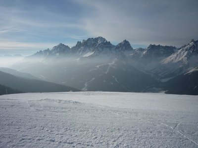 Blick vom Hahnspiel Richtung Rotwand, links davon liegt der Kreuzbergpass und Padola