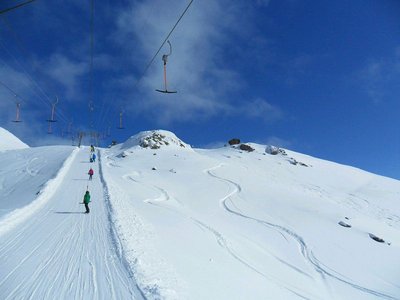 die beiden spuren entstanden, als ich auf die öffnung des madrisalifts wartete...