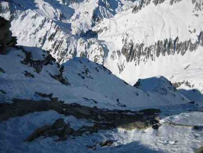 erst am linken Bildrand entlang, dann abwärts