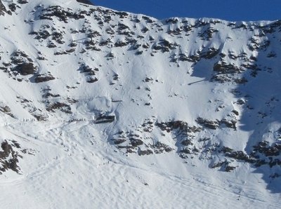 Blick vom Dome de Petite Rousses zur Tunnelpiste am 17.1.2011