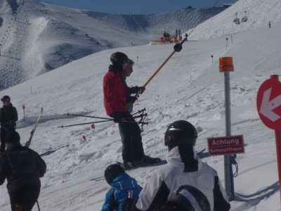Kreuzung am Ausstieg DSB Scheidtobel mit der Schleppliftspur: die dümmste Konstruktion, die mir bislang über den Weg gelaufen ist; 2 Unfälle in 2 Minuten ...