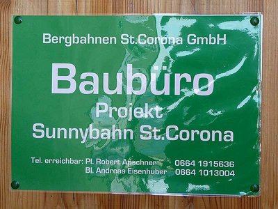 An der Tür im Zwischengeschoss der Talstation Kampsteinsessellift hängt dieses Schild.