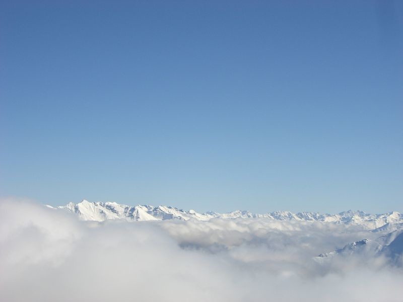 Letzte Wolken am Sonntag-Morgen