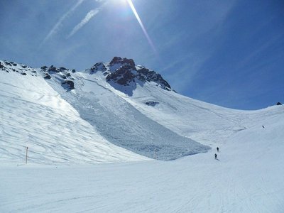 besonders nordhänge waren lawinengefährdet, deshalb auch die sperrung der hochroute. hier die berüchtigte schwarzhornmulde