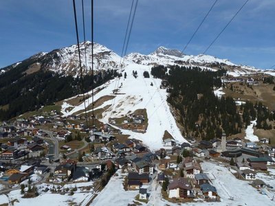 Blick auf Lech und Schlegelkopf aus der Rüfikopfbahn