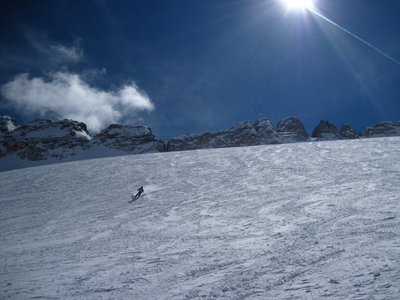 off-piste am Marmolada-Gletscher: es staubt
