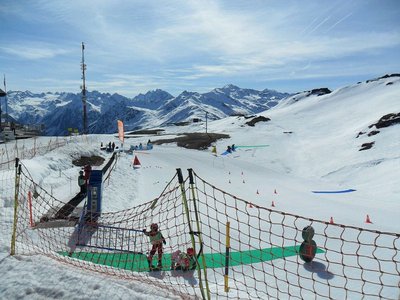 weil im tal grossflächig der grüne teppich ausgelegt ist, wurde der snowgarden auf gotschnagrat verlegt.