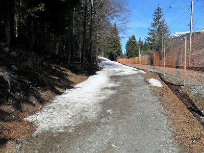 ein paar schritte vor der unterführung ist fertig lustig.