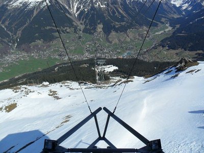 klosters in grün. heute nachmittag haben wir noch eine velotour durch das tal gemacht